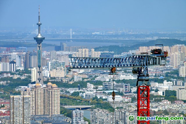 建筑業(yè)高質(zhì)量發(fā)展需以降低碳排放、提高綠色性能為主要目標(biāo)。攝影/章軻